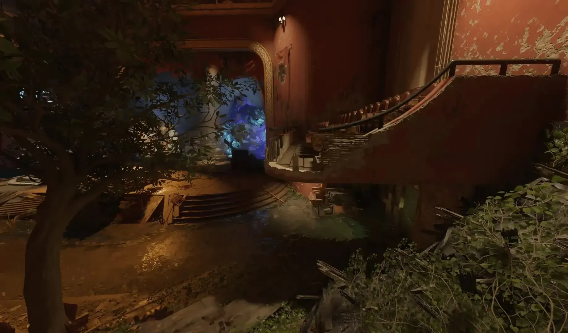Kino / Der Eisendrache · Corner of Kino’s upper balcony, right of the stage.